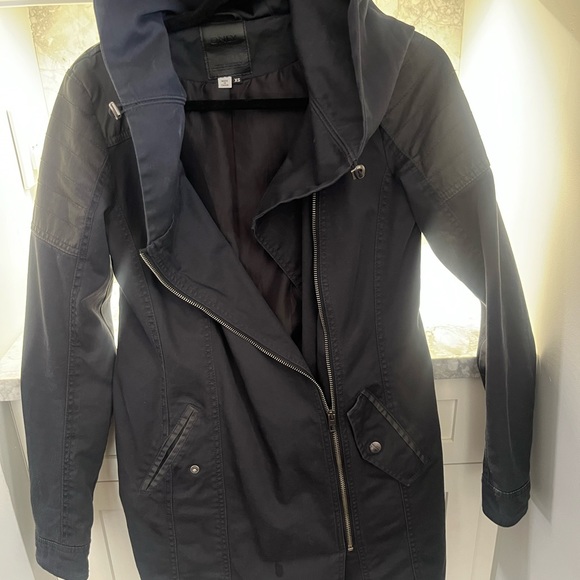 Jacket size XS but can fit M - Picture 2 of 4